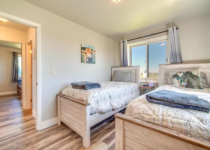 Bright Wyoming Retreat W/ Deck & Mountain Views! Holiday home
