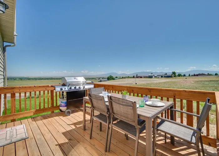 Bright Wyoming Retreat W/ Deck & Mountain Views! * Saratoga