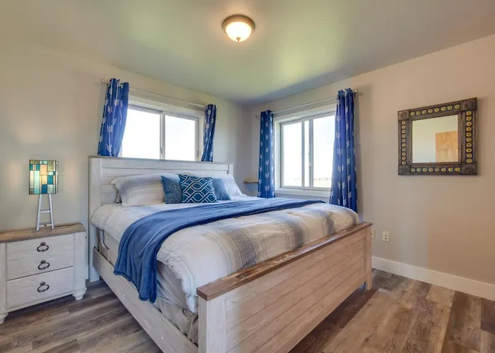 Bright Wyoming Retreat W/ Deck & Mountain Views! Saratoga