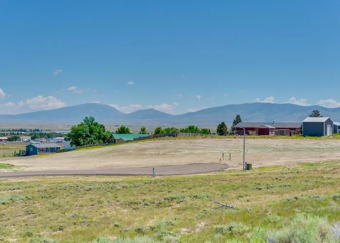 Bright Wyoming Retreat W/ Deck & Mountain Views! Holiday home *