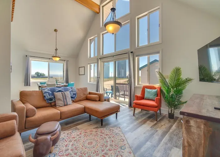 Bright Wyoming Retreat W/ Deck & Mountain Views! Holiday home