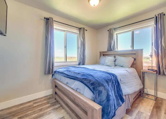 Bright Wyoming Retreat W/ Deck & Mountain Views!